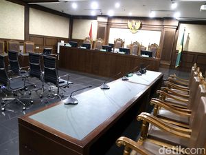 Hakim Ketua Sakit, Dakwaan Kasus Korupsi Minyak Goreng Ditunda