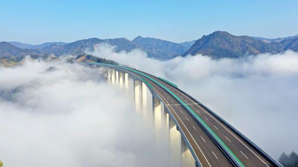 7 Foto Lanskap Ini Hadirkan Sisi Lain China, Bak Negeri di Atas Awan