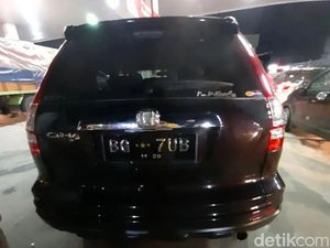 Sukri Zen Langsung Ganti Pelat Mobil Usai Video Pukul Wanita di SPBU Viral Sukri Zen Langsung Ganti Pelat Mobil Usai Video Pukul Wanita di SPBU Viral