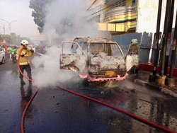 Angkot Terbakar di Jalan Siliwangi Semarang, Diduga Selang Bensin Bocor