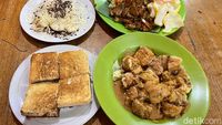 Ngemil Roti Bakar Wiwied Aneka Topping yang Legendaris Lezatnya