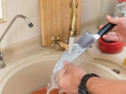 Sarang Kotoran! 5 Alat Dapur Ini Perlu Dibersihkan dan Diganti Rutin