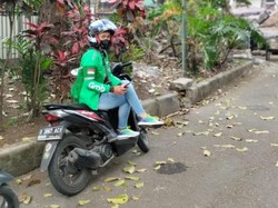 Besarnya Semangat Sany Pratiwi Jadi Driver Ojol Demi Buah Hati