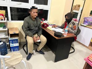 Akal-akalan Mau Nonton Bola Gratis, Pria Berkaus Polisi Ditangkap di Solo