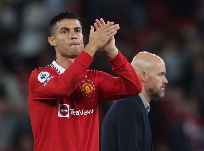 Soccer Football - Premier League - Manchester United v Liverpool - Old Trafford, Manchester, Britain - August 22, 2022 Manchester Uniteds Cristiano Ronaldo applauds fans after the match REUTERS/Phil Noble EDITORIAL USE ONLY. No use with unauthorized audio, video, data, fixture lists, club/league logos or live services. Online in-match use limited to 75 images, no video emulation. No use in betting, games or single club /league/player publications.  Please contact your account representative for further details.