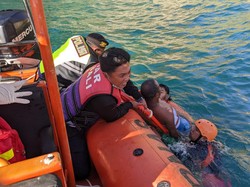 Dihantam Ombak Kelingking Beach, Turis Prancis Alami Patah Tulang