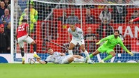 Gawang Liverpool dijebol Jadon Sancho di menit ke-16. Sancho memiliki waktu yang cukup untuk membidik jitu ke pojok gawang. Foto: Getty Images/Michael Regan