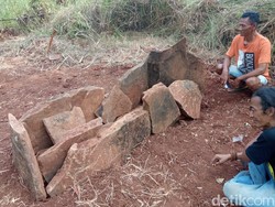 Ikhtiar Warga Pulihkan Situs Peti Kubur Batu Manusia Purba Cirebon