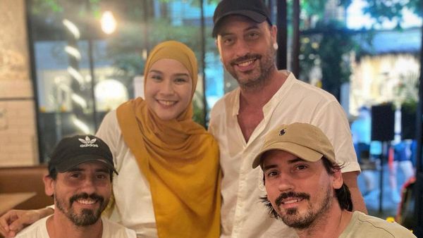 Bikin Iri! 5 Potret Dekatnya Zaskia Adya Mecca dengan The Moffats