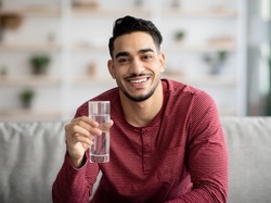 5 Adab yang Baik saat Minum sesuai Sunnah Nabi Muhammad SAW