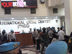 Anggota Brimob Bentak Wartawan Saat Liput Sidang Etik Ferdy Sambo