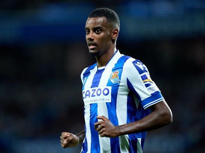 SAN SEBASTIAN, SPAIN - AUGUST 21: Alexander Isak of Real Sociedad reacts during the LaLiga Santander match between Real Sociedad and FC Barcelona at Reale Arena on August 21, 2022 in San Sebastian, Spain. (Photo by Juan Manuel Serrano Arce/Getty Images)