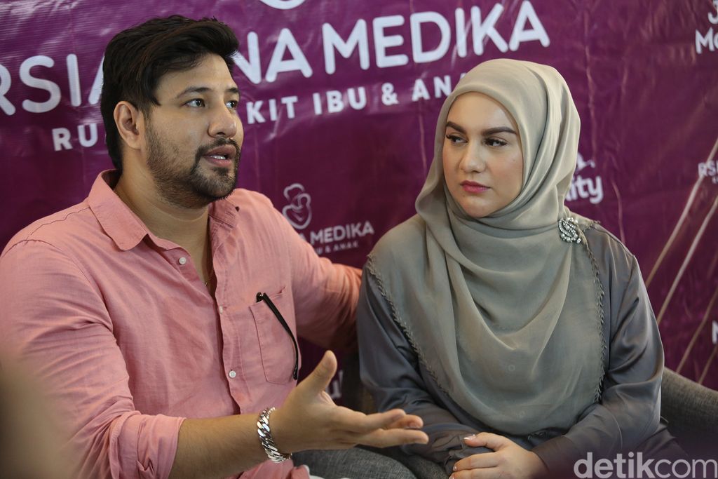 Ammar Zoni dan Irish Bella saat ditemui di kawasan Bintaro.