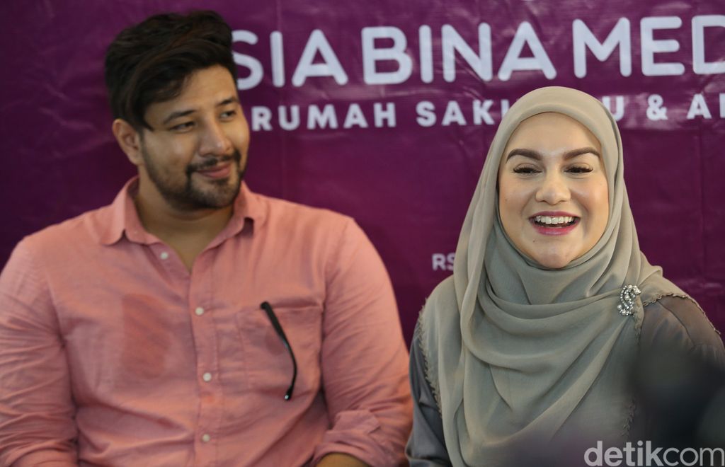 Ammar Zoni dan Irish Bella saat ditemui di kawasan Bintaro.