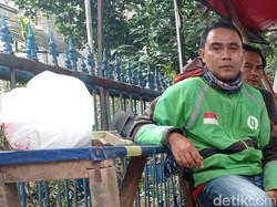 Cerita Mantan Sekuriti Jadi Ojol, Segarkan Otak di Jalanan