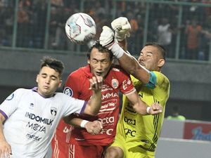 Persita Vs Persija & PSIS Vs Persebaya Ditunda karena Ulah Suporter