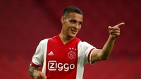 Winger Ajax Antony baru saja menuntaskan tes medis. Tinggal tunggu waktu sampai ia diumumkan resmi gabung MU dalam transfer sekitar 85 juta paun. Foto: Getty Images/Dean Mouhtaropoulos
