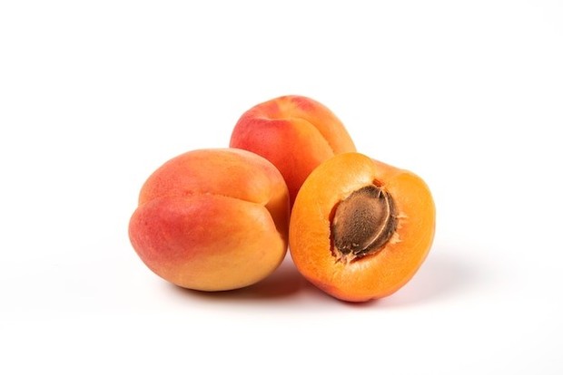 Aprikot memiliki banyak nutrisi yang bermanfaat untuk kesehatan mata