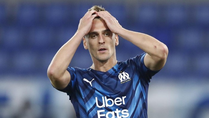 ROME, ITALY - OCTOBER 21: (BILD OUT) Arkadiusz Milik of Olympique Marseille looks dejected during the UEFA Europa League group E match between SS Lazio and Olympique Marseille at Olimpico Stadium on October 21, 2021 in Rome, Italy. (Photo by Matteo Ciambelli/DeFodi Images via Getty Images)