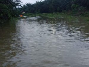 Banjir Terjang Kecamatan Tomo Mamuju, Akses Jalan Utama di 3 Desa Terputus