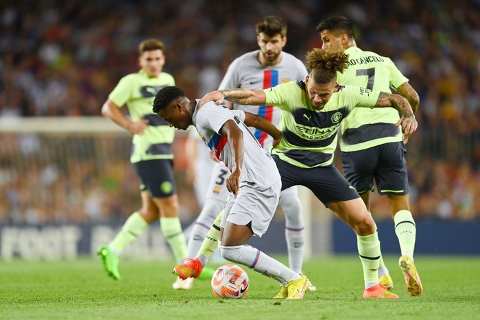 Barcelona vs Manchester City BARCELONA, SPAIN - AUGUST 24: Ansu Fati of FC Barcelona is challenged by Kalvin Phillips of Manchester City during the friendly match between FC Barcelona and Manchester City at Camp Nou on August 24, 2022 in Barcelona, Spain. (Photo by David Ramos/Getty Images)