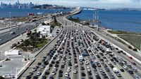 Lihat Macetnya California yang Akan Larang Mobil Baru Pakai BBM