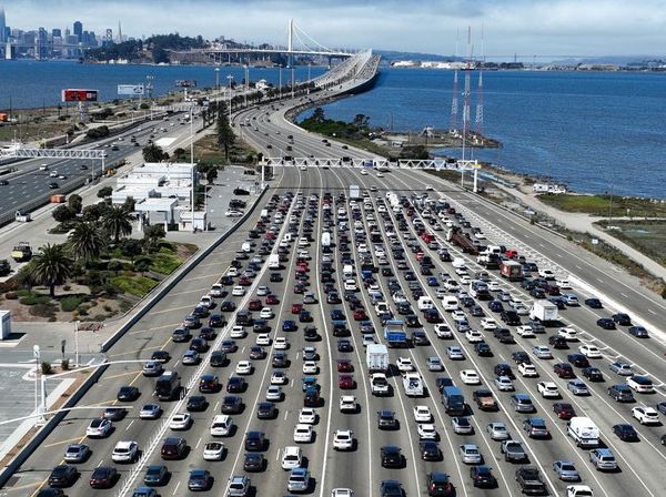 Lihat Macetnya California yang Akan Larang Mobil Baru Pakai BBM