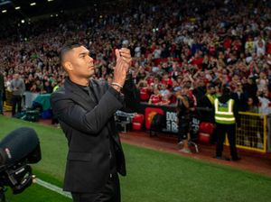 Dear, Fans MU... Maafin Casemiro yang Belum Bisa Bahasa Inggris