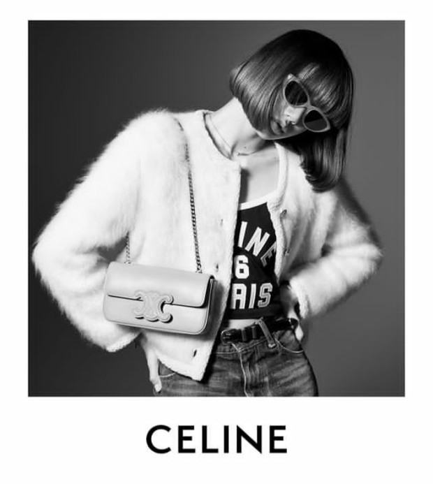 Lisa sukses menarik perhatian di Paris Fashion Week dengan kolaborasinya bersama Celine.