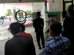 Polisi Kantongi Identitas Perusak Fasilitas Gedung DPRD Tangerang