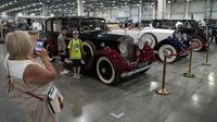 Gerebek Pameran Oldtimer,  Surganya Pencinta Mobil Klasik di Rusia