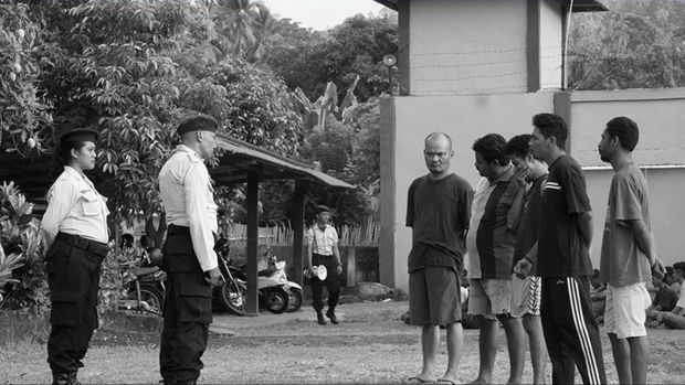 Evacuation of Mama Emola yang diarahkan sutradara Anggun Priambodo jadi Film Pendek Terbaik dalam Sundance Film Festival Asia 2022.
