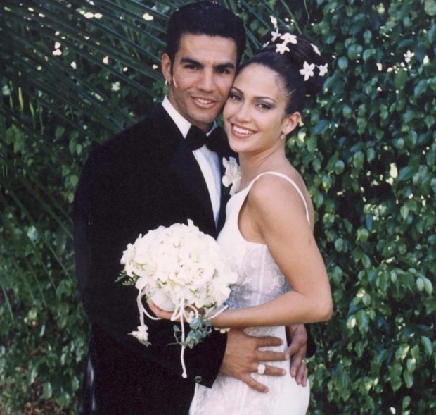 Gaun pernikahan Jennifer Lopez saat menikah dengan Ojani Noa