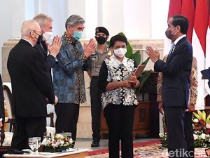 Gaya Jokowi Saat Bertemu 35 Bos Perusahaan AS di Istana