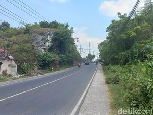 Mitos Gunung Pegat di Lamongan: Calon Pengantin Lewat Sini, Bisa Cerai! Mitos Gunung Pegat di Lamongan: Calon Pengantin Lewat Sini, Bisa Cerai!