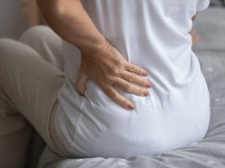 Begini Beda Gejala dan Nyeri karena Sakit Pinggang Vs Sakit Ginjal