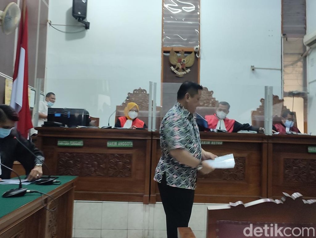 Irjen Napoleon Minta Dibebaskan di Kasus Aniaya M Kace Irjen Napoleon Minta Dibebaskan di Kasus Aniaya M Kace