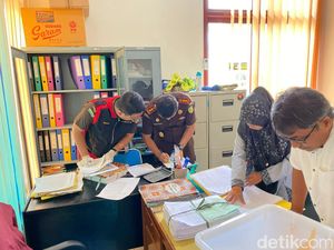 Selidiki Korupsi Pembebasan Lahan TPA, Jaksa Geledah Kantor DLHK Sabang Selidiki Korupsi Pembebasan Lahan TPA, Jaksa Geledah Kantor DLHK Sabang