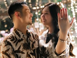 Pakai Batik Couple, Sisca Kohl dan Jess No Limit Resmi Bertunangan