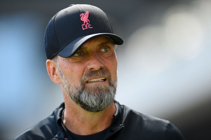 LONDON, ENGLAND - AUGUST 06: Liverpool manager Jurgen Klopp looks on ahead of the Premier League match between Fulham FC and Liverpool FC at Craven Cottage on August 06, 2022 in London, England. (Photo by Mike Hewitt/Getty Images)