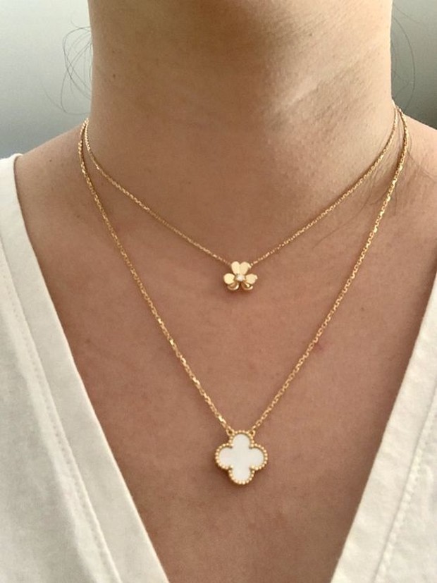 Kalung dengan liontin kecil bisa membuatmu tampak elegan namun tidak berlebihan/Foto: id.pinterest.com/PurseBlog