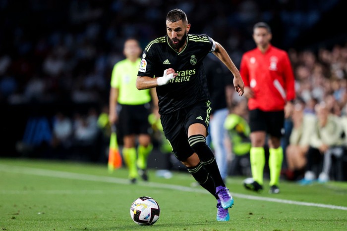 PONTEVEDRA, SPAIN - AUGUST 20: Karim Benzema of Real Madrid during the La Liga Santander  match between Celta de Vigo v Real Madrid at the Estadio Municipal de Balaidos on August 20, 2022 in Pontevedra Spain (Photo by David S. Bustamante/Soccrates/Getty Images)