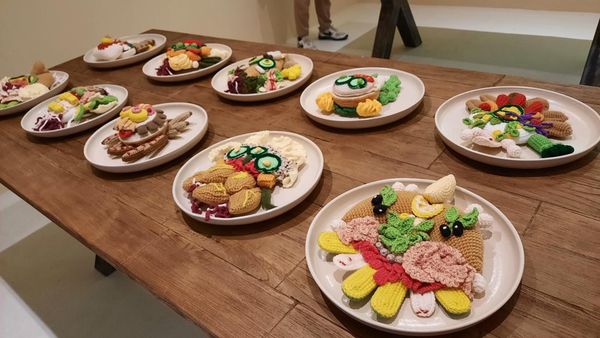 Hati-hati Tertipu! Monster Makanan Ini Ternyata Karya Seni Loh