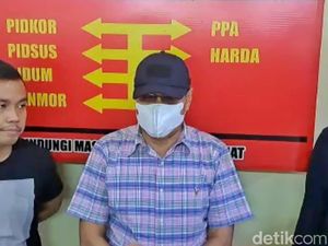 Anggota DPRD Palembang Sukri Aniaya Wanita gegara Ditegur Salip Antrean SPBU Anggota DPRD Palembang Sukri Aniaya Wanita gegara Ditegur Salip Antrean SPBU
