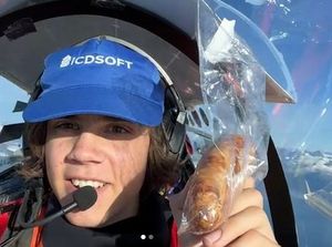 Kemarin Kakaknya, Sekarang Adiknya yang Terbang Keliling Dunia Kemarin Kakaknya, Sekarang Adiknya yang Terbang Keliling Dunia