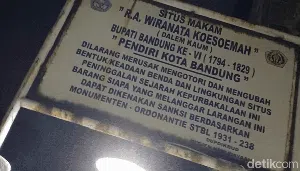 Jurit Malam: Menjaga Makam Pendiri Bandung dari Tangan Jahil Jurit Malam: Menjaga Makam Pendiri Bandung dari Tangan Jahil