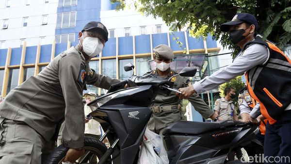 Parkir Sembarangan, Puluhan Motor di Cikini Diangkut Dishub