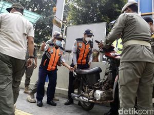 Jukir Bawa Celurit, Legislator DKI Minta Dishub Gesit Tertibkan Parkir Liar