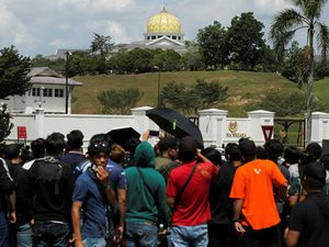 Pendukung Najib Razak Minta Pengampunan Raja Malaysia Pendukung Najib Razak Minta Pengampunan Raja Malaysia