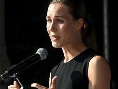 6 Momen PM Finlandia Sanna Marin Nangis Minta Maaf Setelah Heboh Pesta Liar